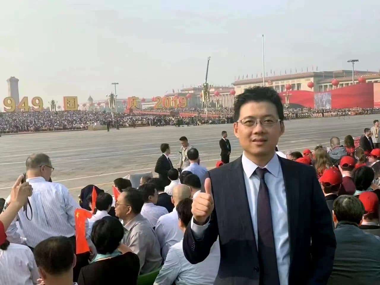 2019年10月1日,方永義作为侨界代表受邀出席中华人民共和国成立70周年庆祝大会及阅兵观礼。